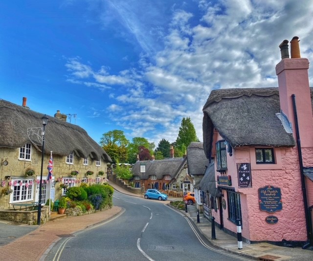 Colourful thatched houses in Shanklin, Isle of Wight - photo thanks to Darragh Gray
